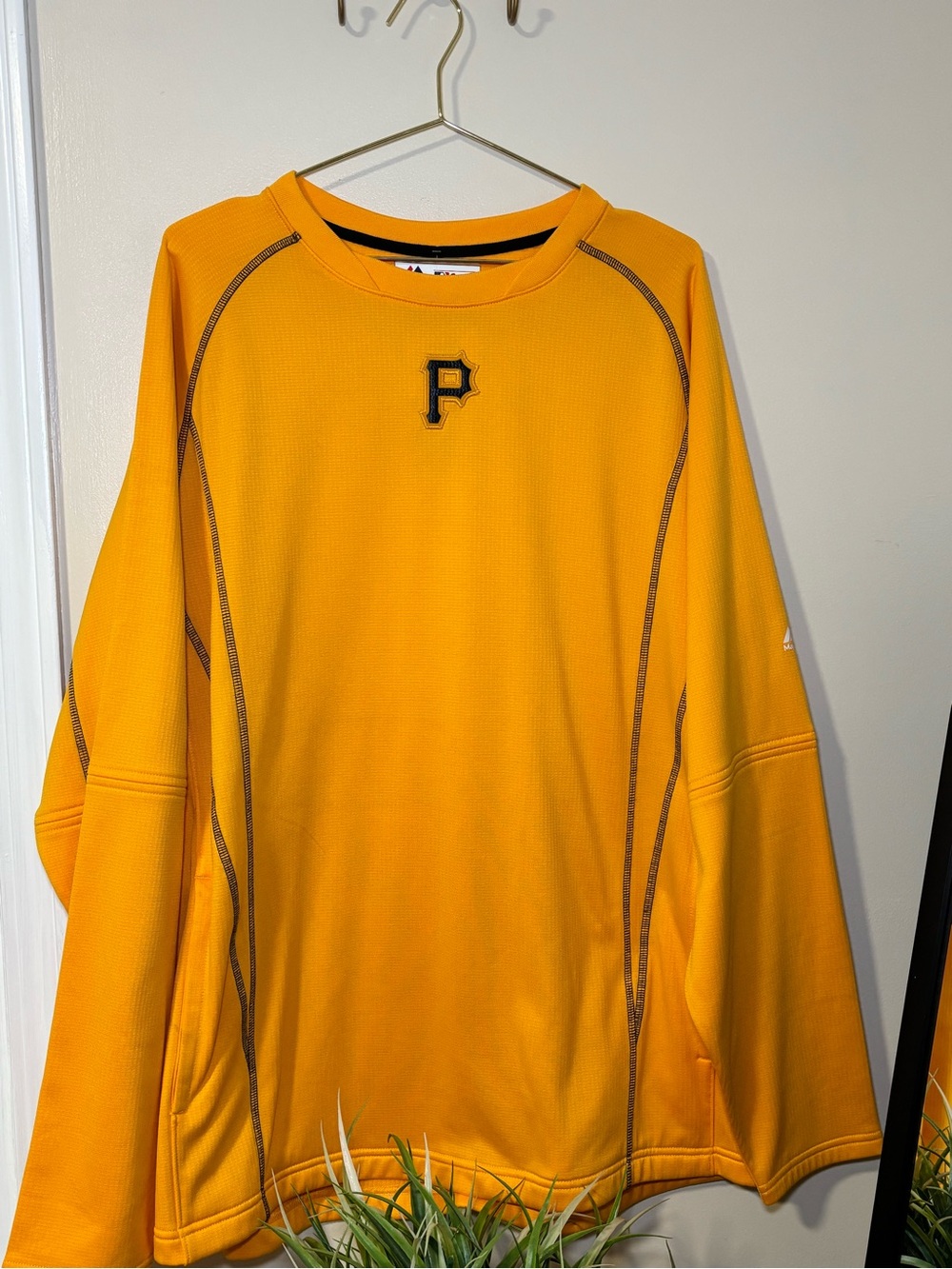 MLB Men's Gold Long-Sleeve Performance Sweater Pittsburgh Pirates
